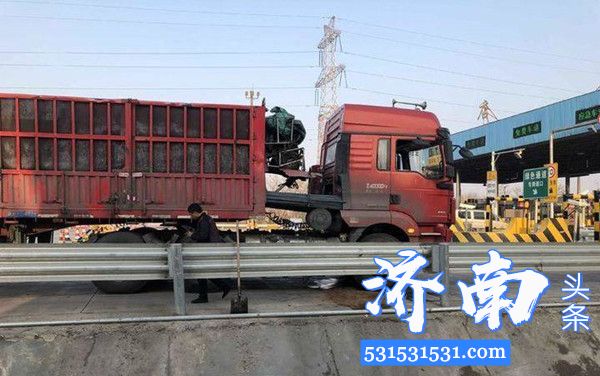 济南绕城高速郭店收费站一辆超重大货车司机冲磅险些造成人车俱伤的严重后果