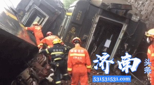 济南发往广州T179次列车在湖南境内发生侧翻,3-4节车厢脱轨，机头着火