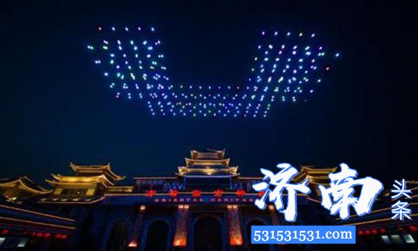济南方特东方神画500余架无人机共同上演的孔明灯秀