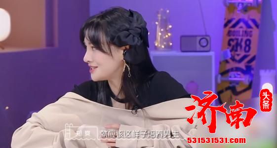 第一次外出男生就为在车上熟睡的女生盖上衣服，他们吵起来了？