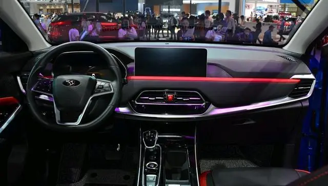 大众发布中型SUV 名为思皓X8 7座布局 价格8.88万元起