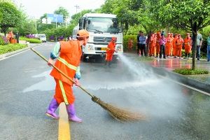 济南市历下区管理局: 在渣土综合管理办公室院内开展环卫技能比武大赛 喜迎环卫工自己的节日