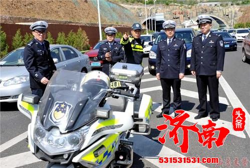 济南莱芜区交警大队：两岁萌娃走失警方安全送回