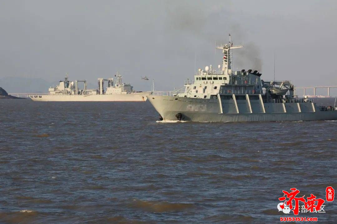 东部战区海军某勤务船大队奔赴东海某海域开展海上多科目全要素实战化训练