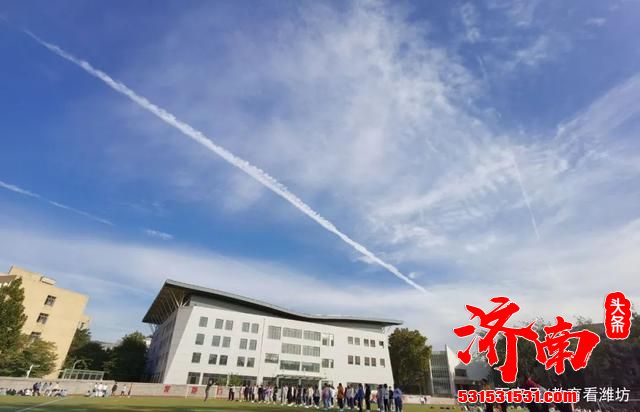 咱济南大学培养的优秀学子！中国民航史上第一位航空自己培养的女飞行员