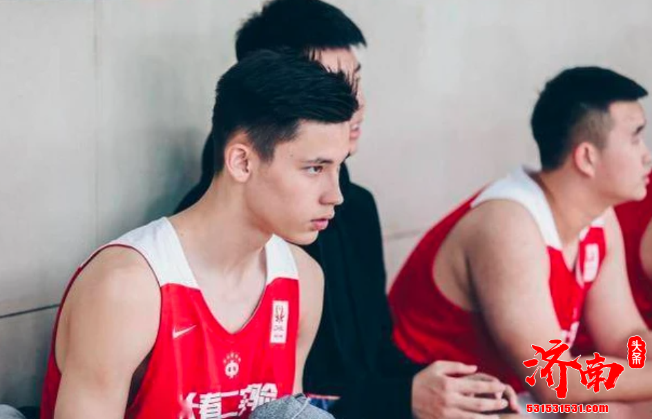随着中国篮球的不断发展 如今的CBA联盟中出现了不少混血球员