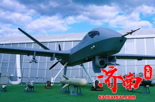 解放军新型无人机配备的物资舱，外形神似航空炸弹，引发网友关注
