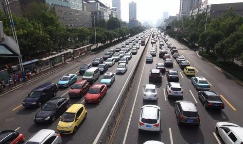 济南城市快速路、经十路、旅游路工作日交通高峰期限行外地车