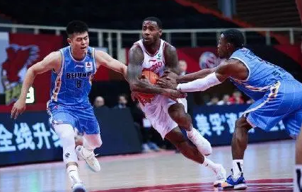 北京首钢男篮再次因伤到对手球员的事件受到外界的关注 北京队简直成了伤人队的代名词