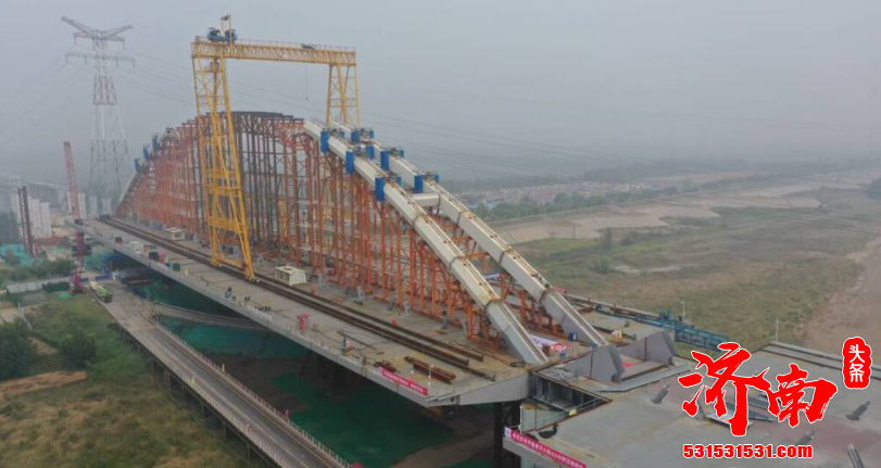 齐鲁黄河大桥是济南市在建的第十一座跨黄大桥 也是跨黄三桥一隧工程的重要组成部分