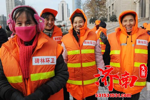 贴4个暖宝宝也抵不住寒冷 济南园区保洁员-19℃下仍连续工作3小时