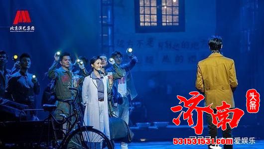 由阿云嘎主演的音乐剧《在远方》在上汽·上海文化广场上演