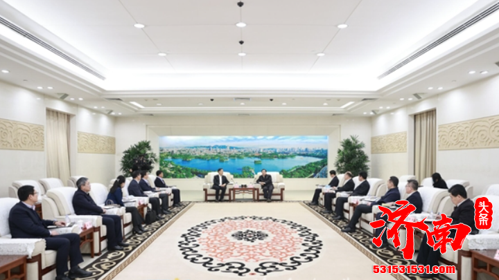 济南市委书记在龙奥大厦会见了中国光大环境集团董事会主席一行