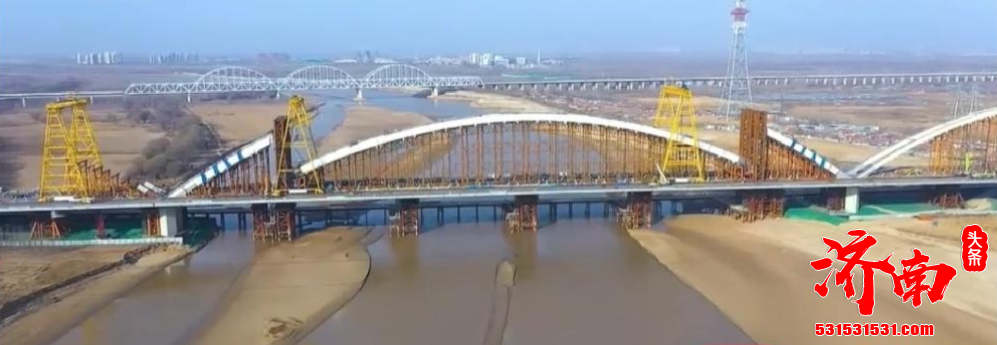 齐鲁黄河大桥是济南市携河北跨的重要基础设施 工人们都是24小时不停施工