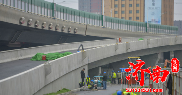 济南二环东高架将军路上桥匝道和桥下道路优化加宽，距离通车不远了