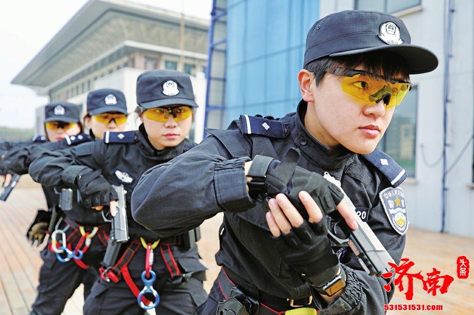 济南特警战训基地，一场实战训练令人目不暇接。