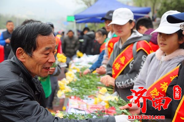 清明期间，济南市林场联合泉城青年志愿者倡树文明祭扫新风尚