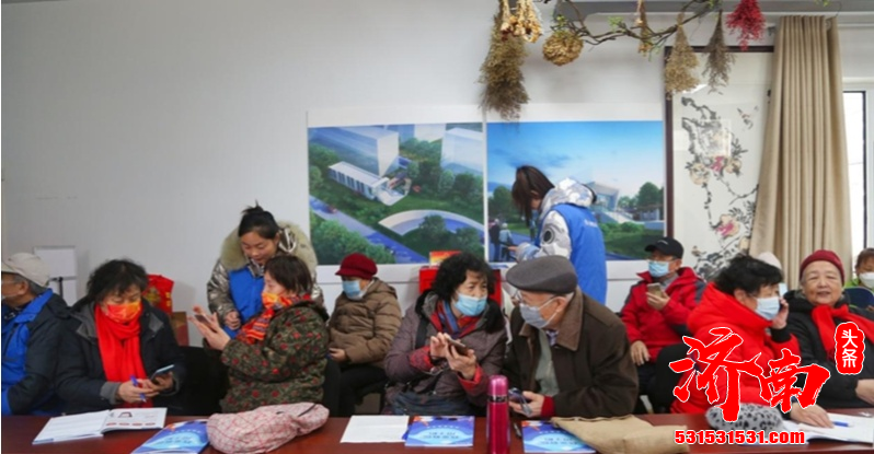 老年人智能手机公益课堂在济南市历下区青年东路社区开课