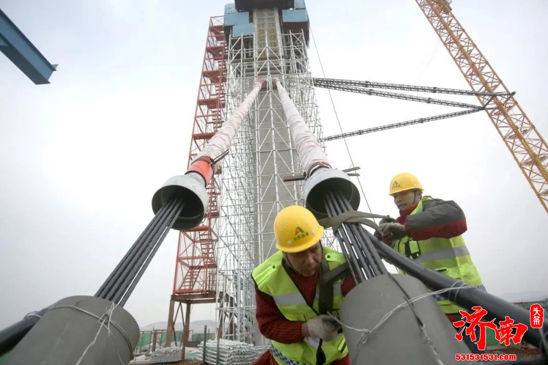 济南绕城高速公路二环线西环段项目黄河特大桥首对斜拉索顺利安装完成