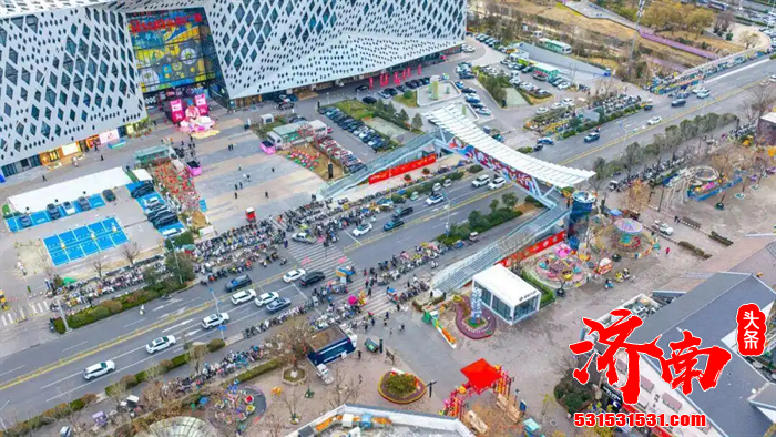 济南市槐荫区兴福寺路连接印象济南·泉世界与弘阳广场的人行过街天桥如期投入使用