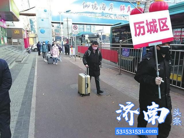 济南各大车站对旅客进行统一接站,进行的井然有序