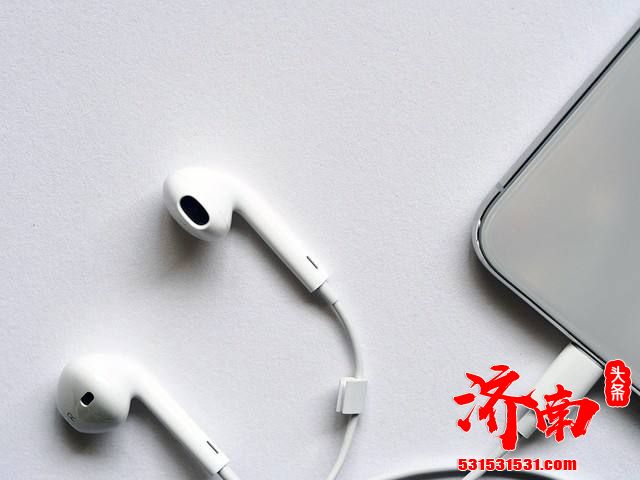 法国版iPhone12标配附赠EarPods有线耳机 当地法律规定不配备耳机的手机将禁止出售