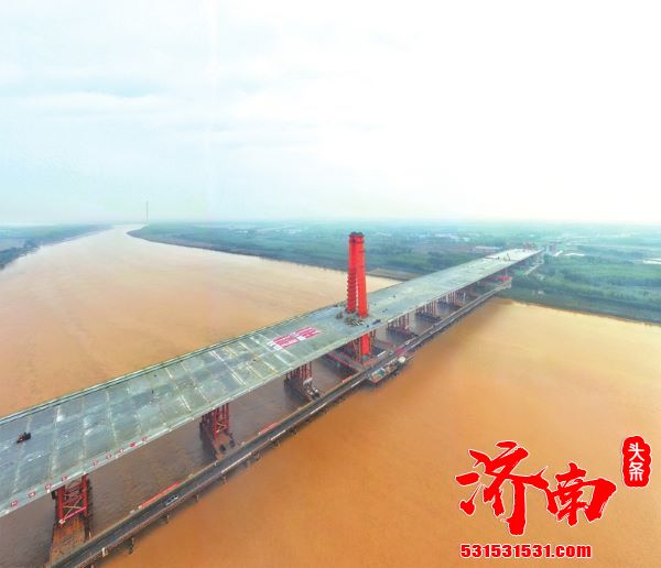 世界最大跨度三塔自锚式悬索桥 济南凤凰黄河大桥主桥顺利合龙