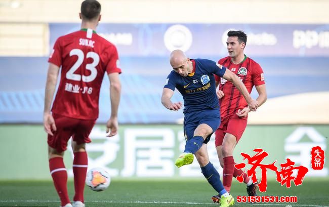中超联赛半场：广州富力1-1暂平河南建业 阿德里安和冯博轩各进一球