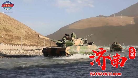 西藏军区某旅在高海拔地区开展长途机动训练，15式轻坦一眼望不到头