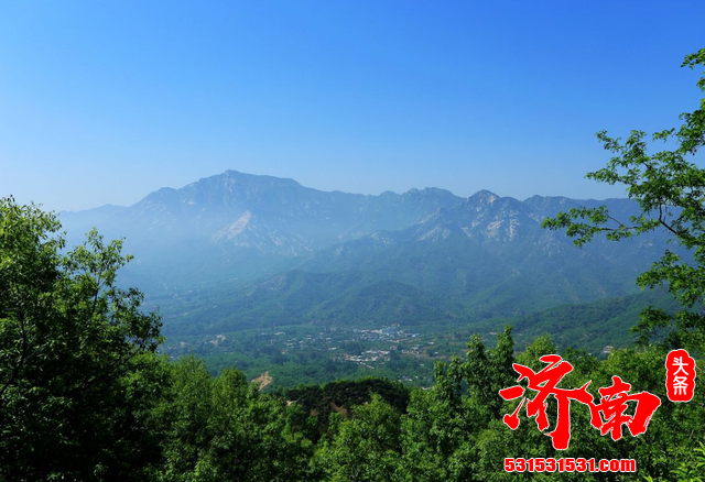 济南宝藏景区，距泰山8公里，称号“齐鲁明珠”