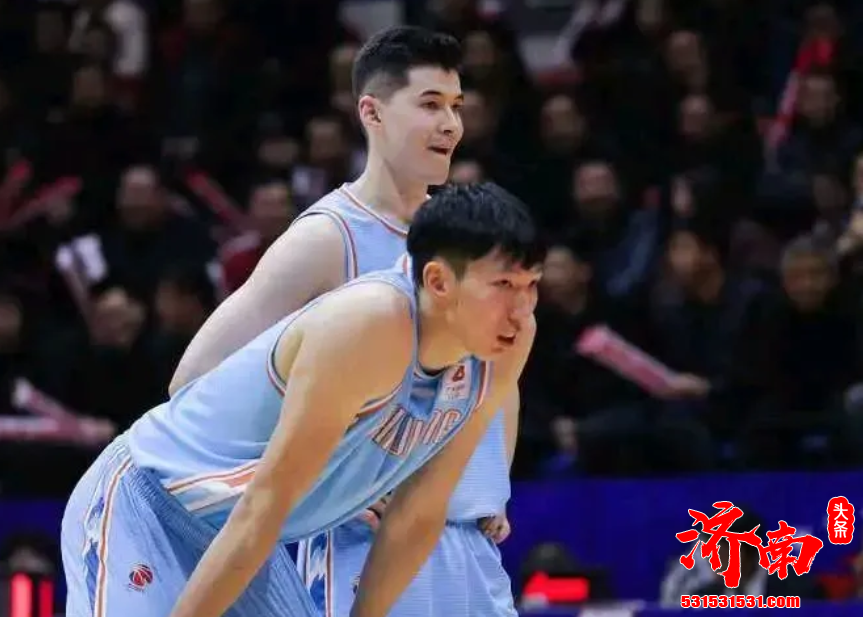 新疆男篮的首发锋线 阿不都在连续三个赛季中 场均能够拿下20+10的出色数据