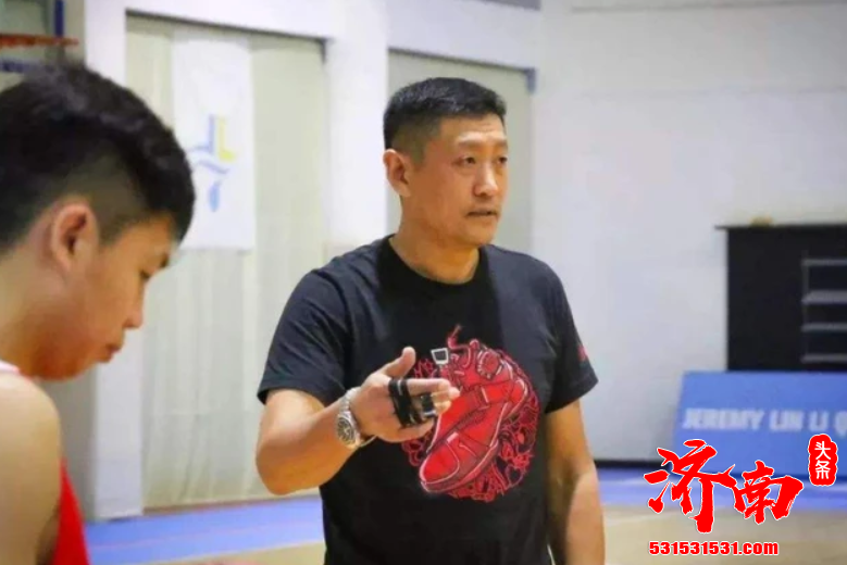王怀玉非常熟悉广东男篮 在广东男篮打球打了很多年 退役后也继续留在广东宏远男篮
