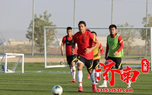 杨晨态度鲜明地表示很难接受归化，直言中国足球应该由中国人来做