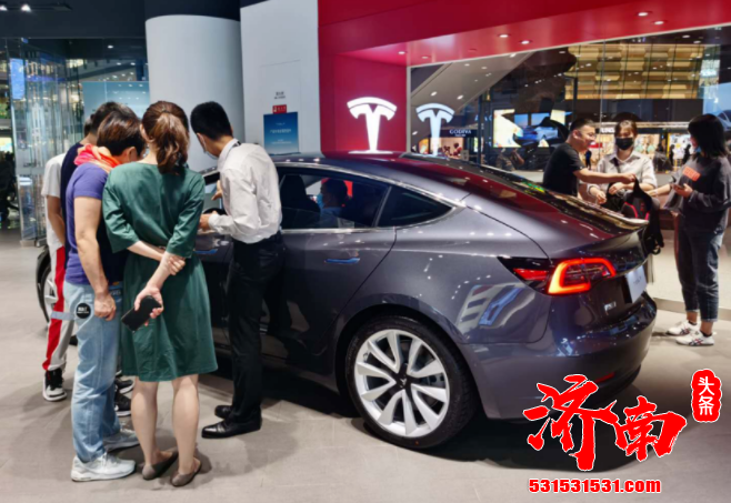 电动车企正以前所未有的速度在中国的购物中心内开设所谓的体验店