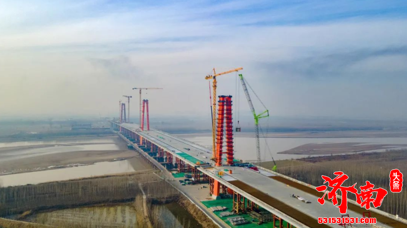 济南凤凰黄河大桥是落实济南市北起战略的一项关键性工程 对改善区域交通出行环境发挥巨大作用