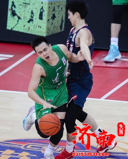 赵继伟是在辽宁对阵广东的比赛中受伤，本人发声：胡明轩非故意