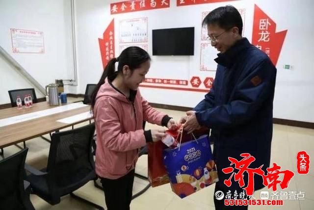 济南市公共就业服务中心在春节期间对摆脱贫困的湘西人民走访慰问
