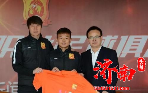 武汉卓尔三名球员周通、刘毅、江子磊公开讨薪，引发球迷热议