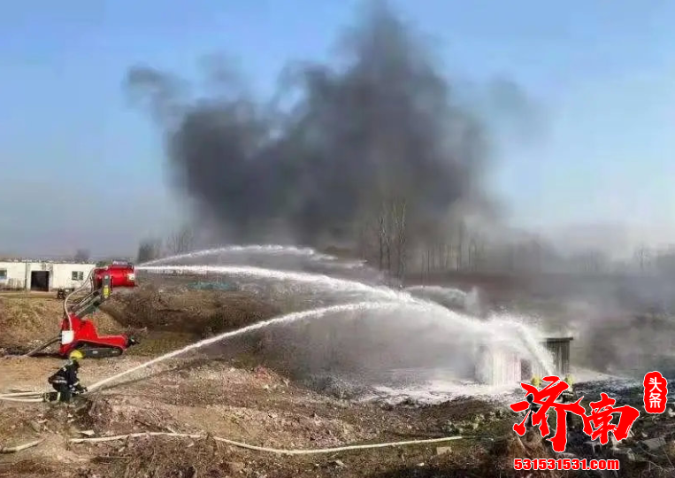 济南南部山区管委会与泰安市交界的山区 举行一场森林消防演练