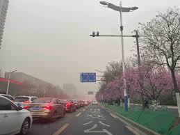 山东11市出现重污染 济南、青岛、淄博等地仍有扬沙或浮尘天气
