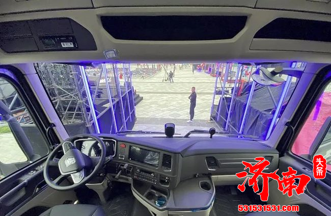 “顶格潮卡 豪酷来袭——潮酷卡车嘉年华暨HOWO MAX上市发布会”在山东济南举行