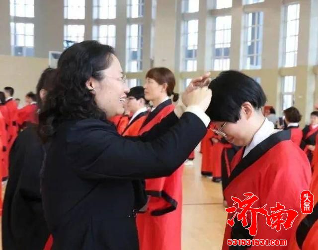 “感恩 成长 责任”——济南市第24届成人节暨济南市历城第二中学成人礼仪式正式开始
