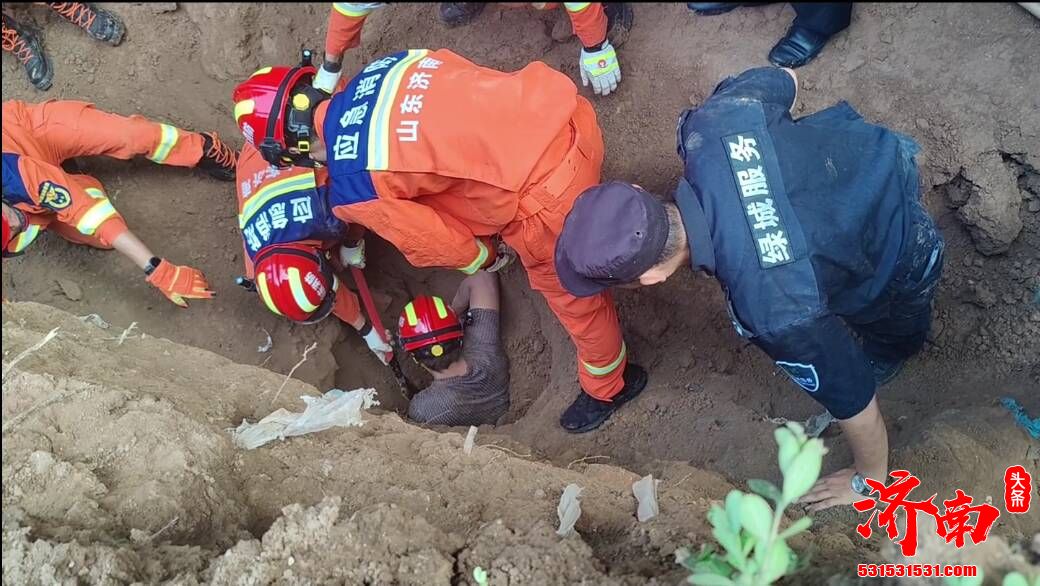 济南市历下区的一处施工工地发生坍塌事故，1名人员被埋 30多分钟被救出