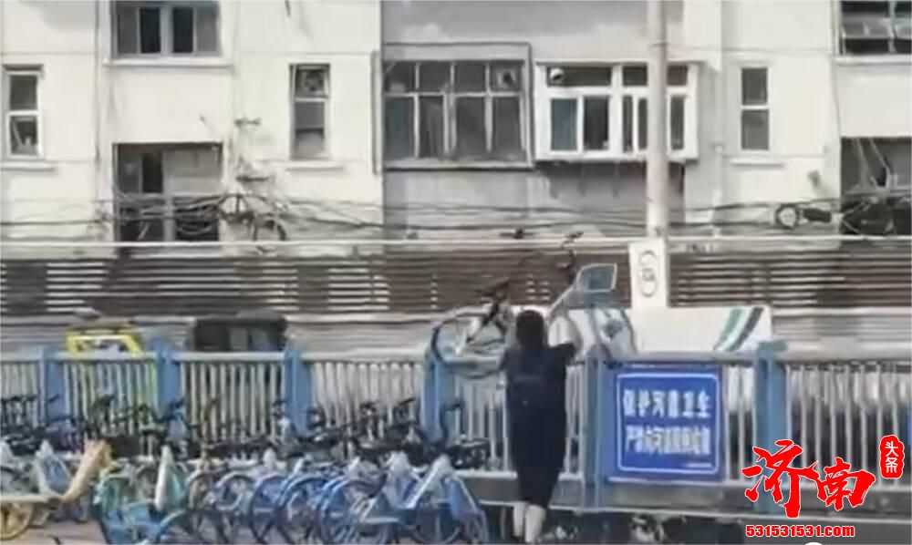 近20辆共享单车扔进河 济南哈啰单车:目前警方已立案